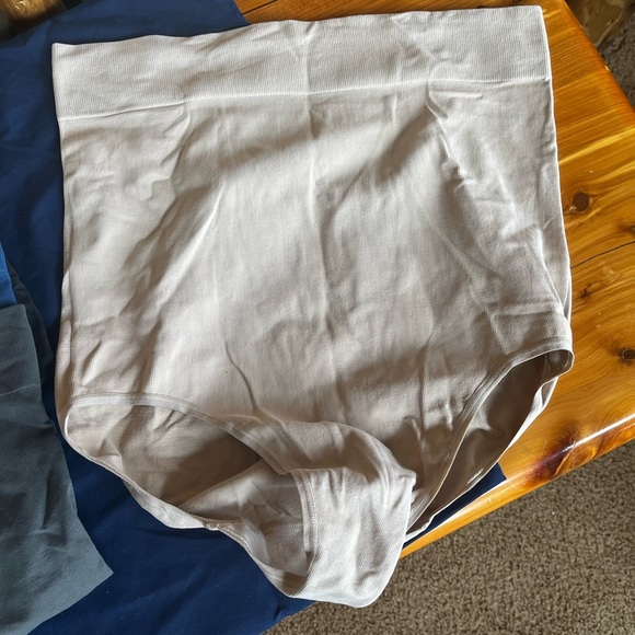 Cacique ultra high cut shape-wear. Lane Bryant version of Spanx 18/20 - Picture 2 of 7